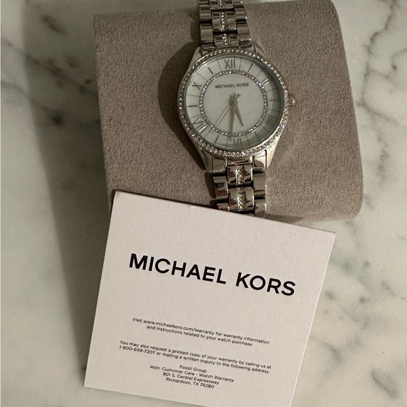 Michael Kors Watch NWOT in box - Picture 4 of 7